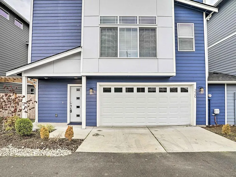 220 Arthur Ln — Photo 2