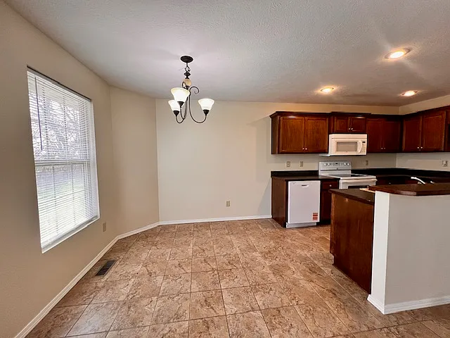 436 N Chandler Ave — Photo 7
