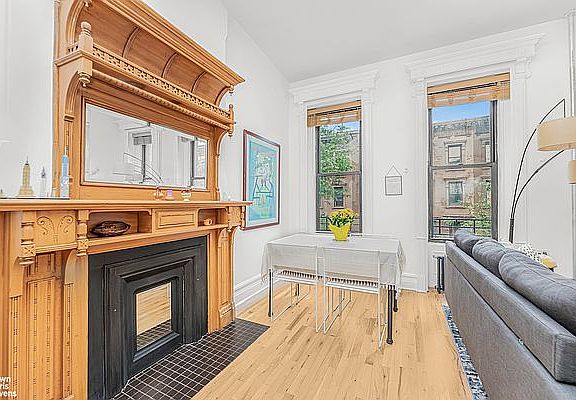 3rd image of 113 W 131st St #2