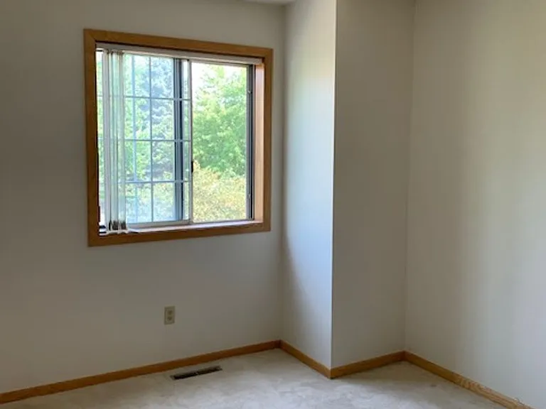 10900 Oregon Ave S — Photo 5