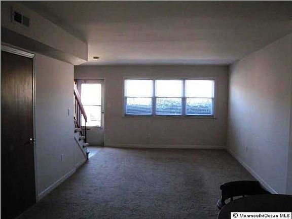 4th image of 70 Briar Mills Dr
