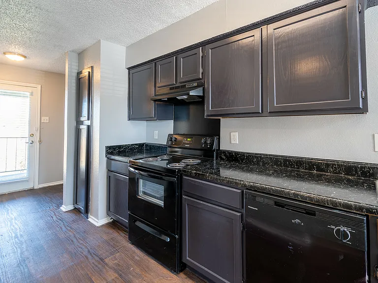 La Prada Place Apartments — Photo 17