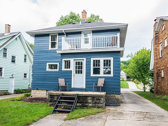 3rd image of 982 Frederick Ave NW