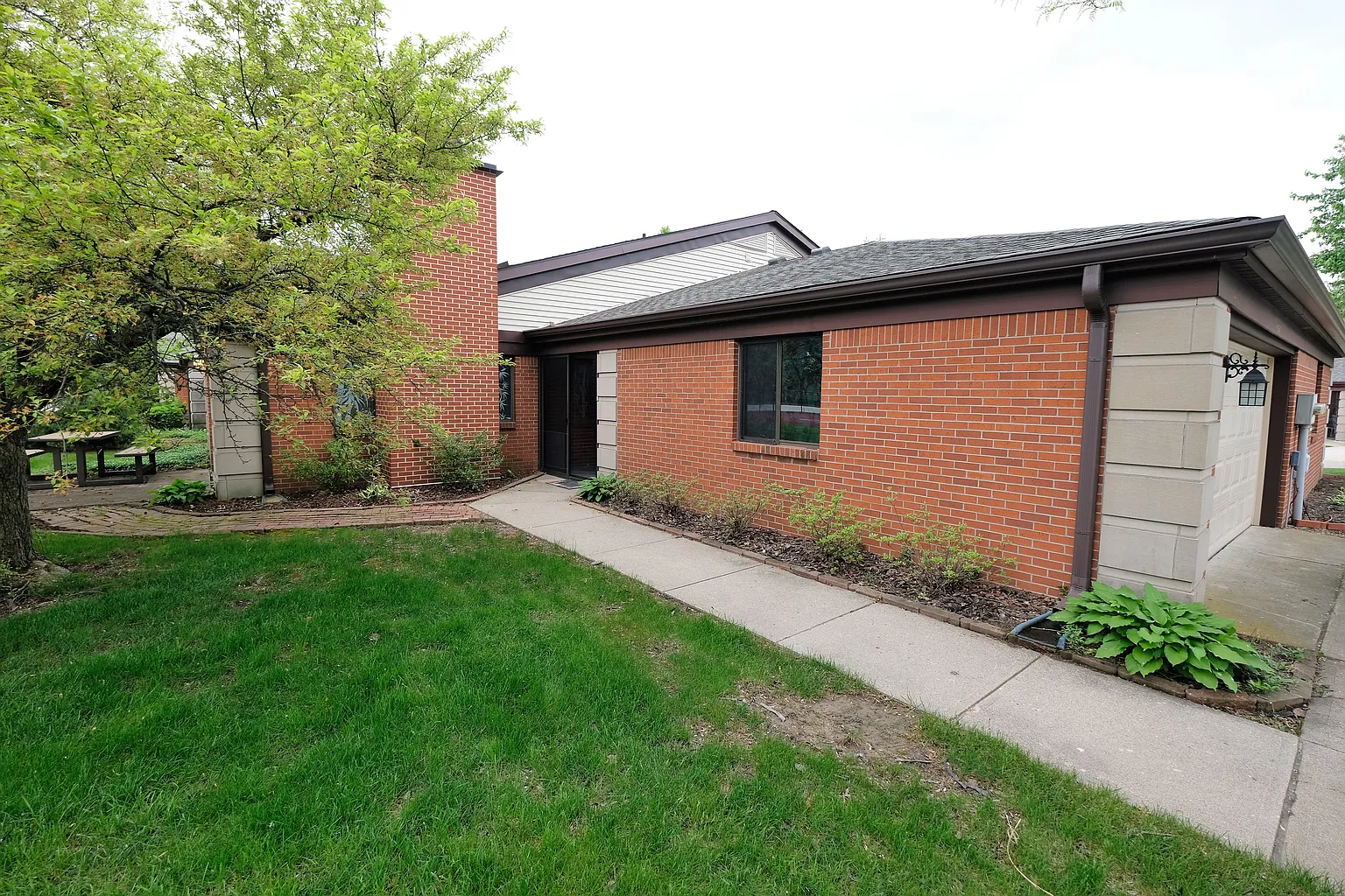 2238 Golden Oaks N photo 1