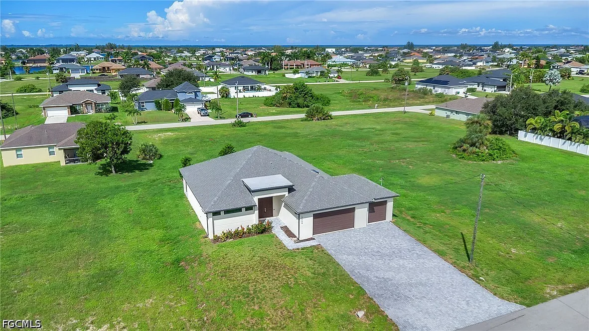 3 bed, 3.5 bath, 2048 sqft, $2,350 — Photo 4