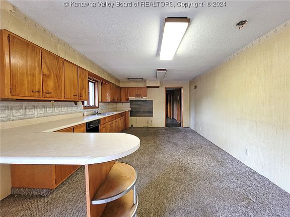 4th image of 1521 W 6th Ave