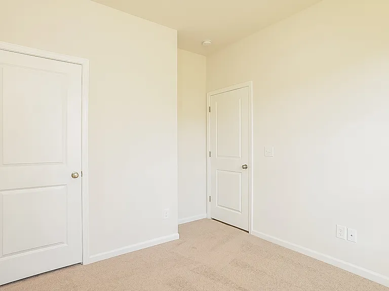 732 Courtland Dr — Photo 12