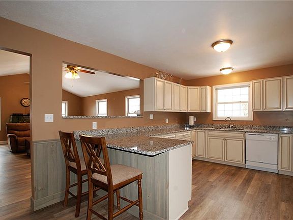 3rd image of 116 Waterford St