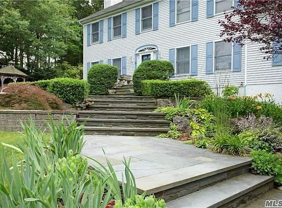 2nd image of 8 Dumplin Hill Ln