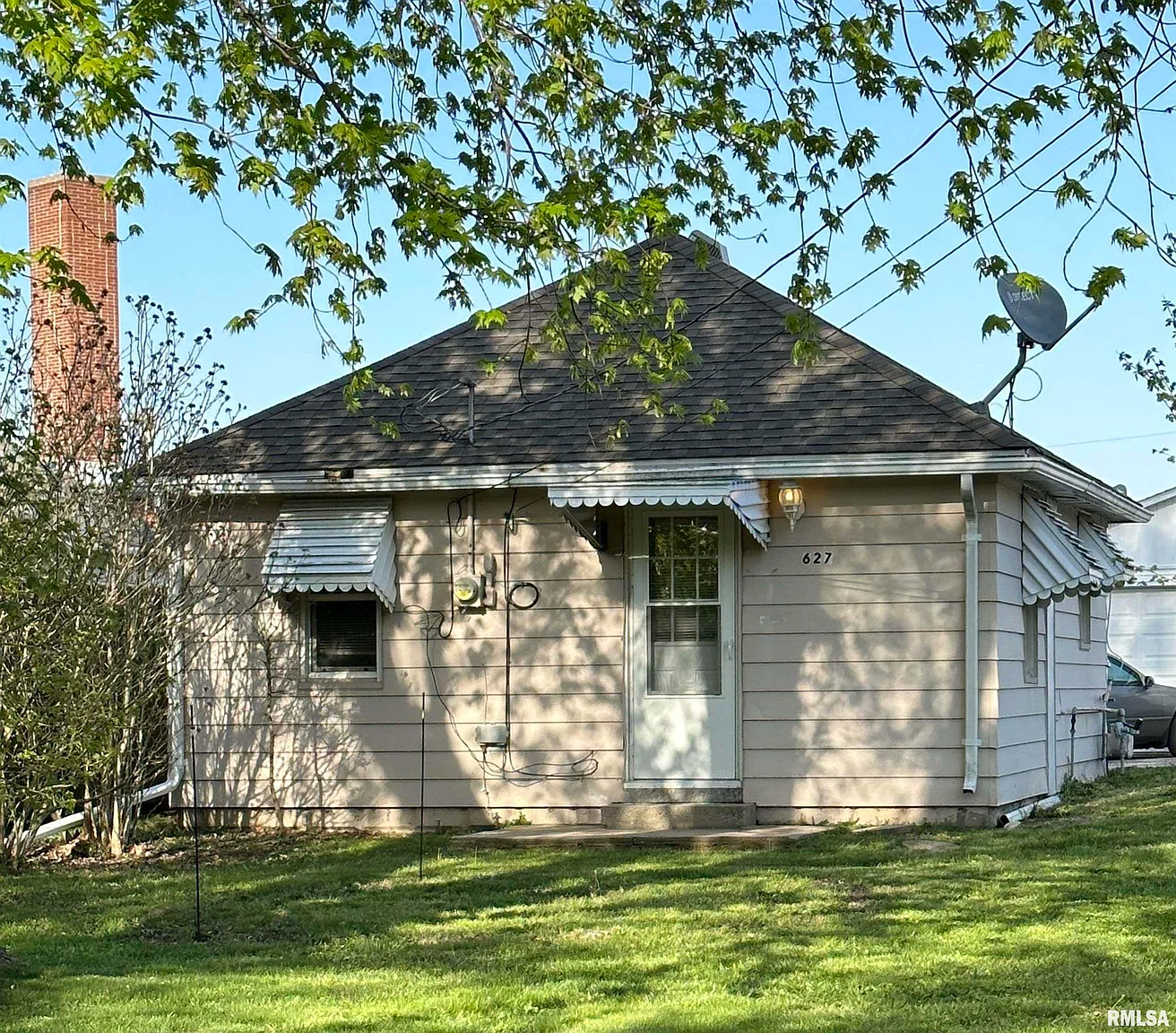 627 Pekin Ave photo 1