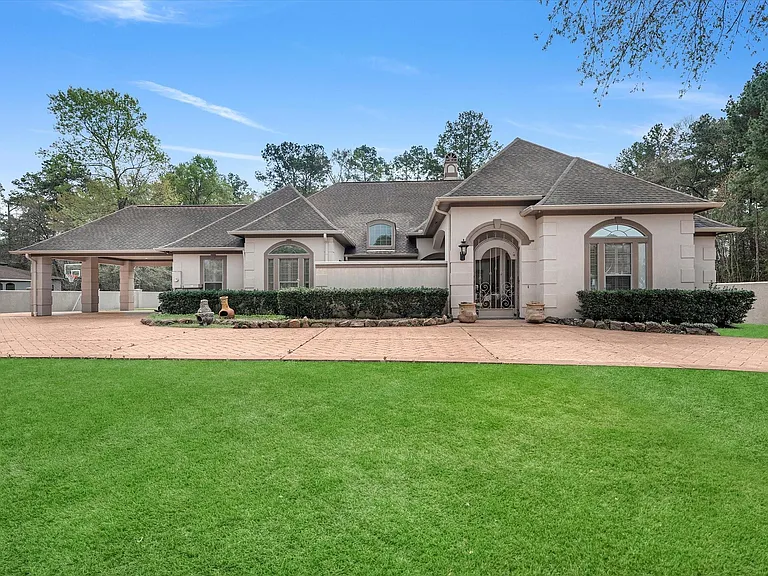 19652 Riverwalk Dr — Photo 1