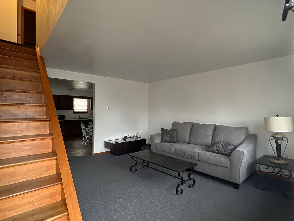 Entry / Living Room