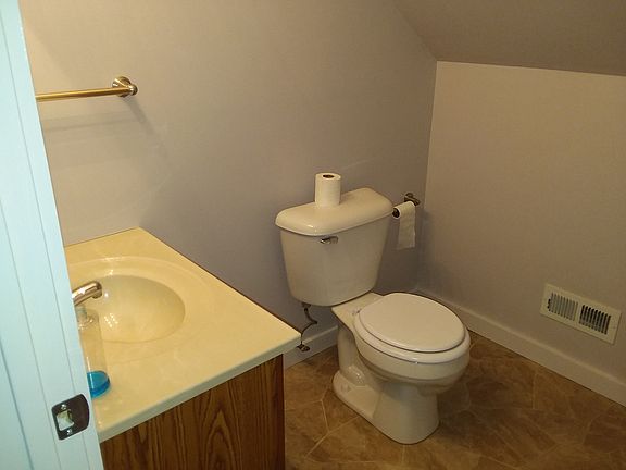 2nd floor bath, with shower