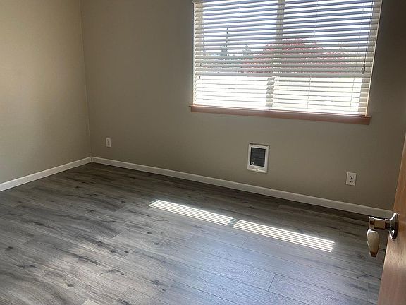 2nd bedroom (12.5' x 9.5')