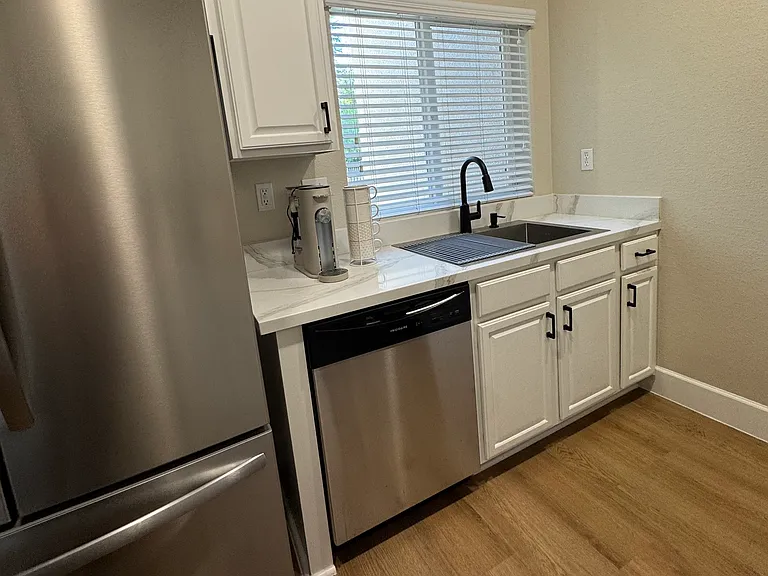 1555 Orange Ave — Photo 8