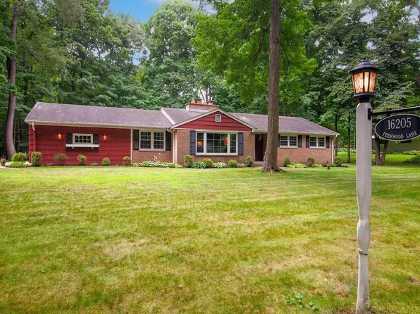 16205 Fernwood LANE, Brookfield, WI 53005