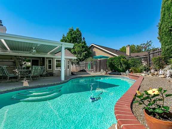 3rd image of 3685 Mountain View Dr