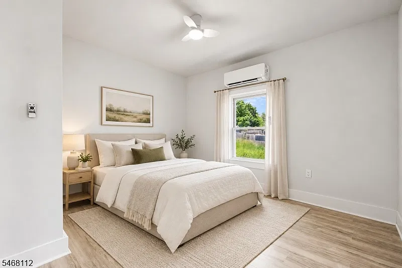 2 bed, 1.0 bath, $2,300 — Photo 4
