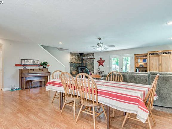 4th image of 30807 NE Railroad Ave