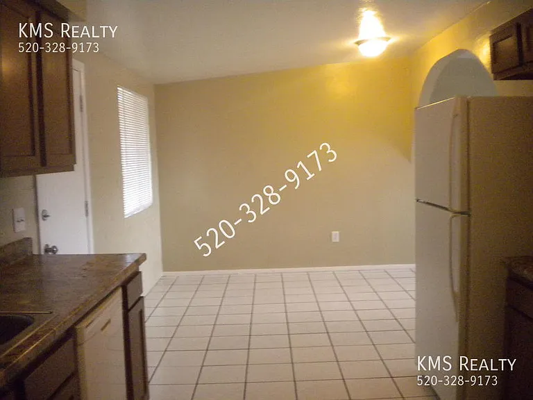 1711 E Canada St — Photo 8