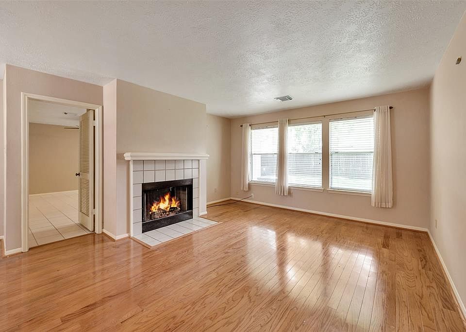 1st image of 15810 Heritage Falls Drive