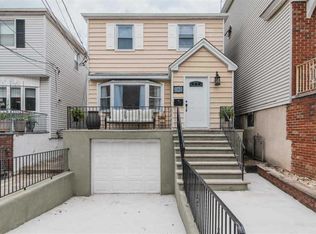 169 W 30th St, Bayonne, NJ 07002