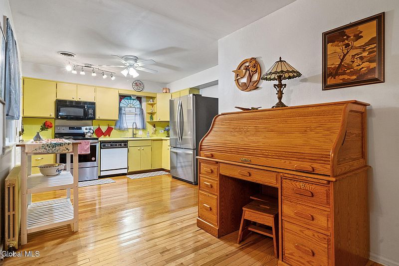 4th image of 63 Clermont Street