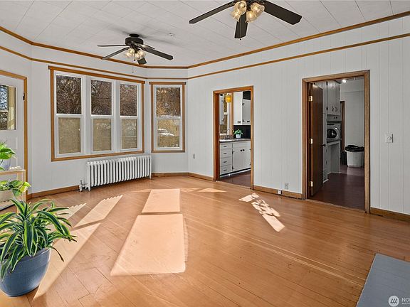 2nd image of 312 E Manitoba Ave
