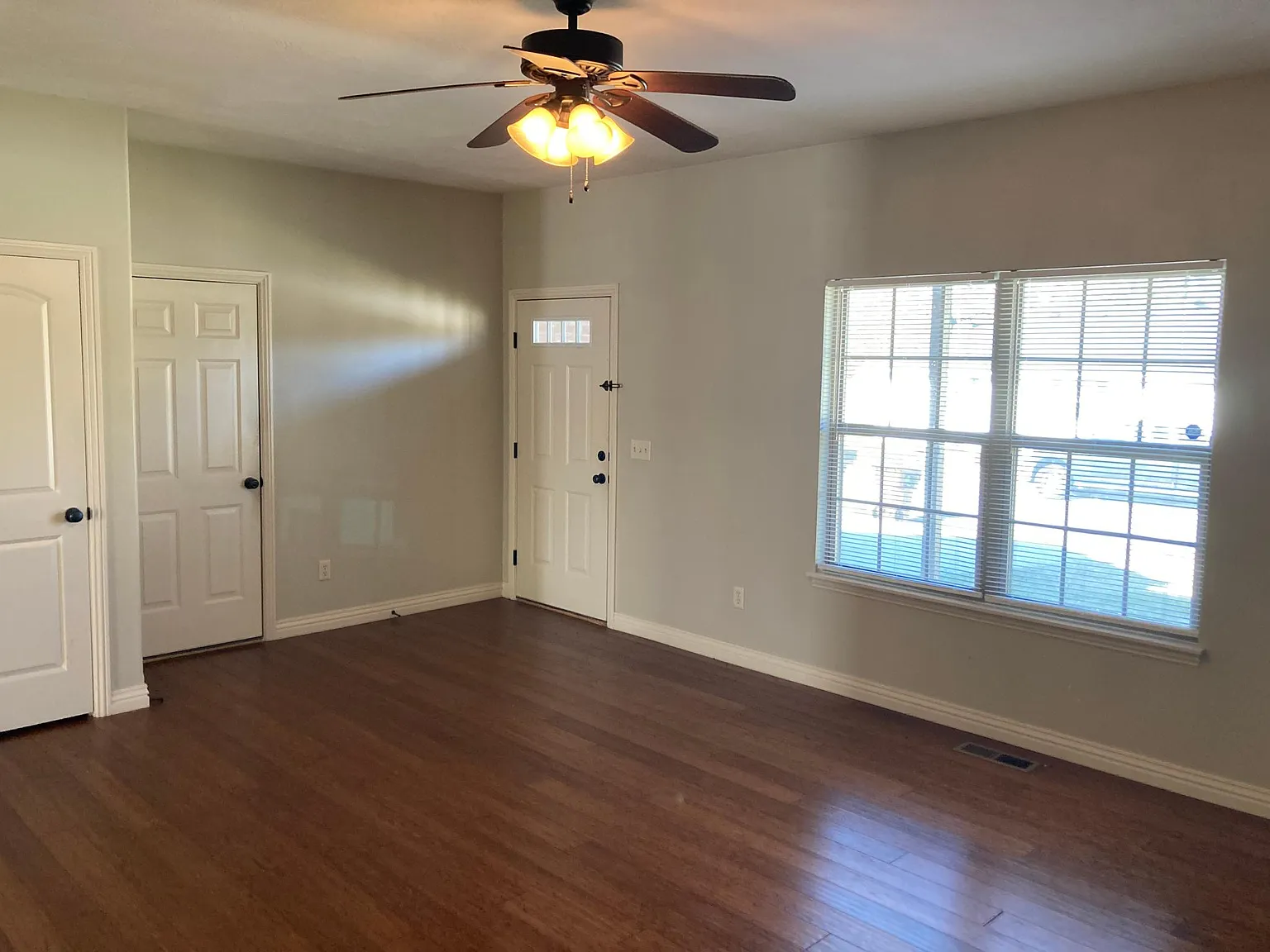 3 bed, 1500 sqft, $1,650 — Photo 3