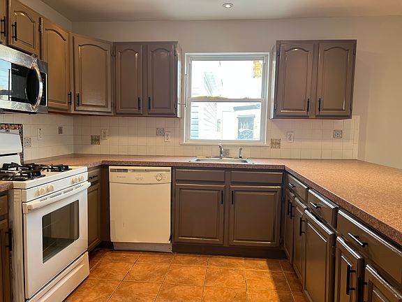 3rd image of 33 McAdoo Ave #2