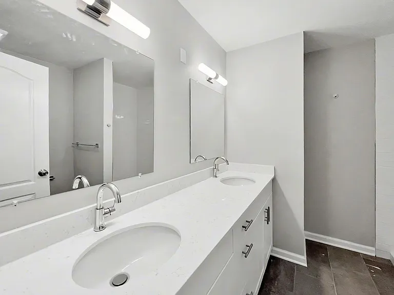514-536 Crooked Ln — Photo 26