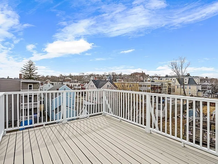12 Victoria St #2 — Photo 2