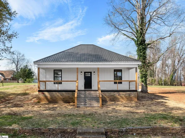 202 S Howard Ave, Landrum, SC 29356