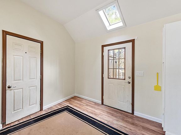 4th image of 61 Beaver Pond Road