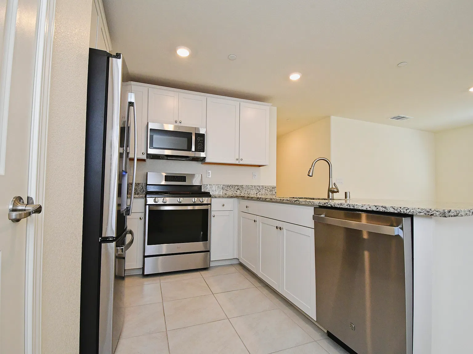 4 bed, 1668 sqft, $3,000 — Photo 3