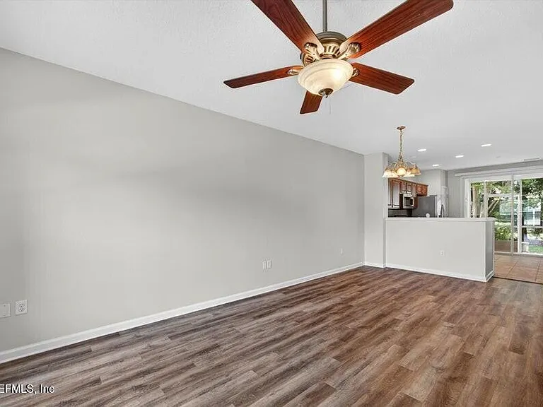 8098 Summer Palm Ct — Photo 16