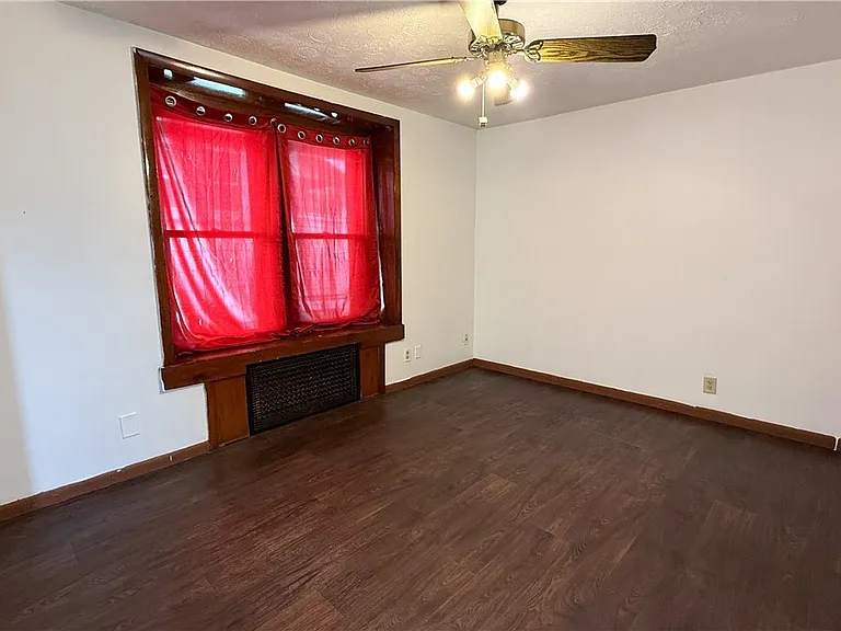 987 Boone St — Photo 17