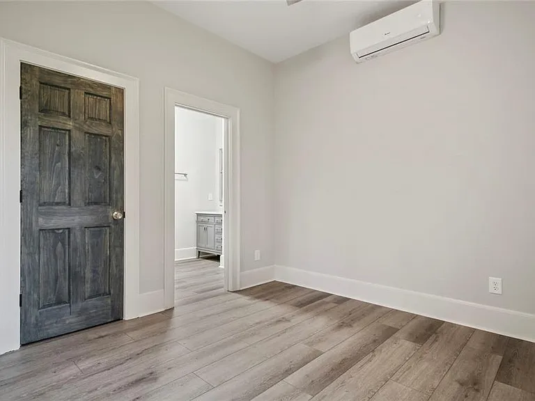 940 Saint Charles Ave NE #C — Photo 9
