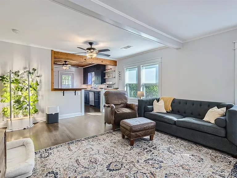 5314 Aurora Dr — Photo 2