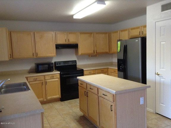 3rd image of 15938 W Cottonwood St