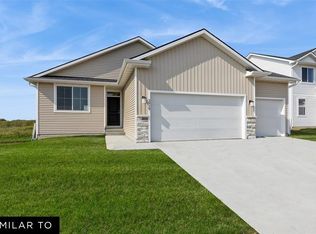 1006 Willow Valley Dr, Norwalk, IA 50211