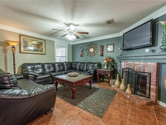4th image of 8721 Stonebriar Ln