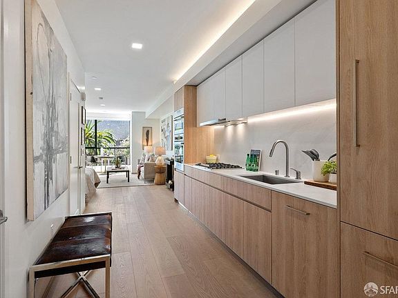 4th image of 2238 Market St Unit 308
