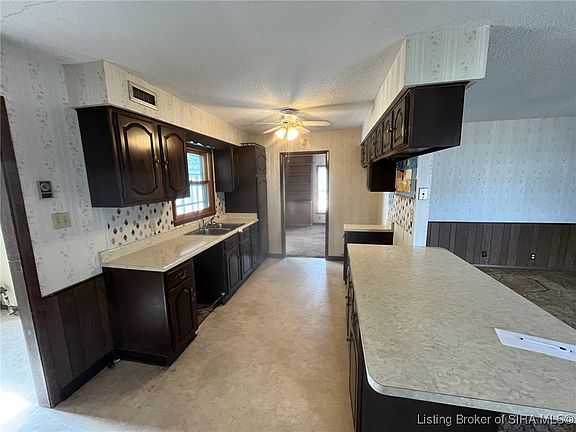 2nd image of 3401 Royal Oak Drive
