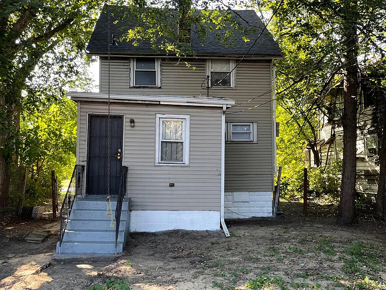 637 Vermont St — Photo 2