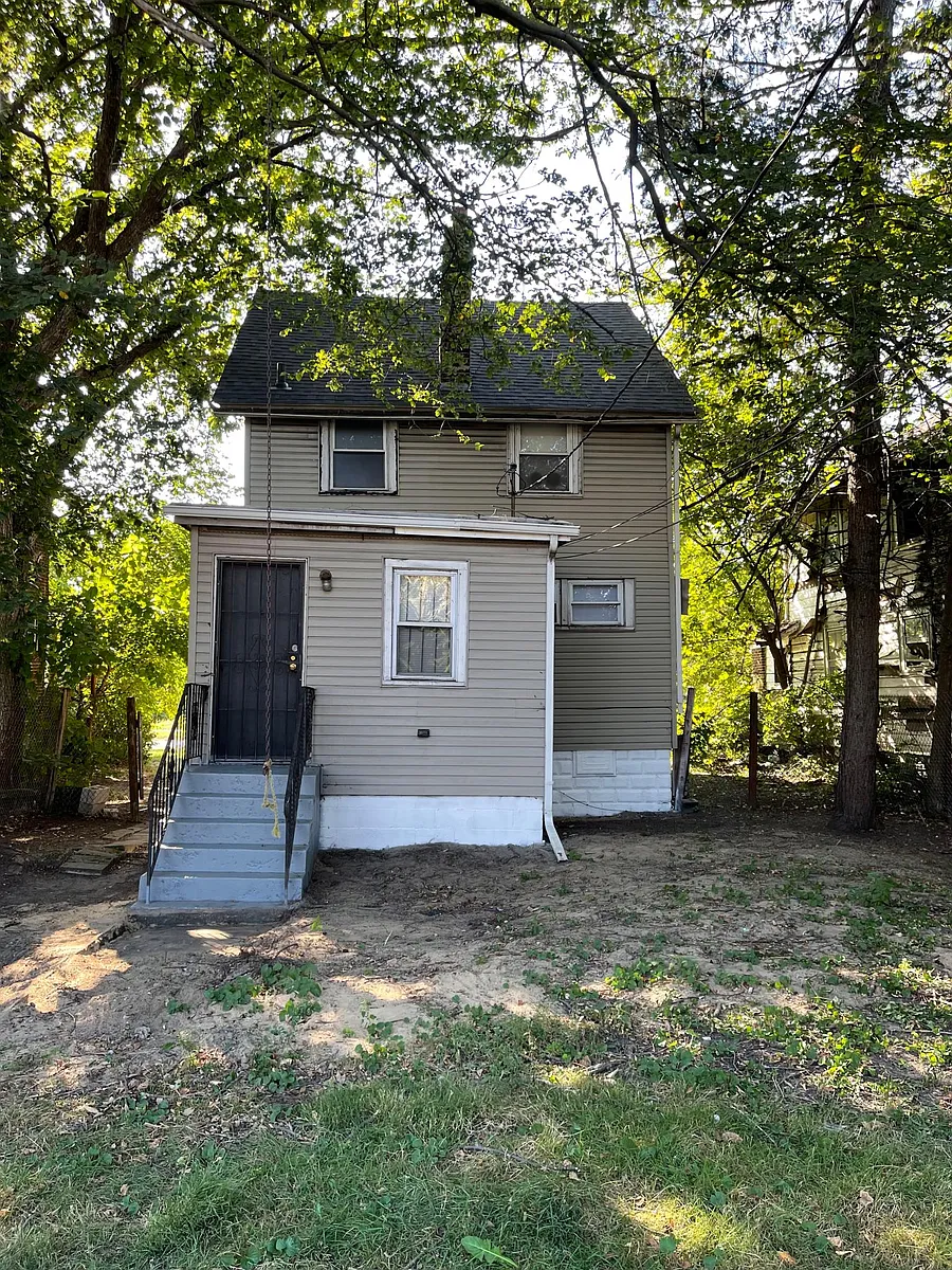 Building Photo - 637 Vermont St