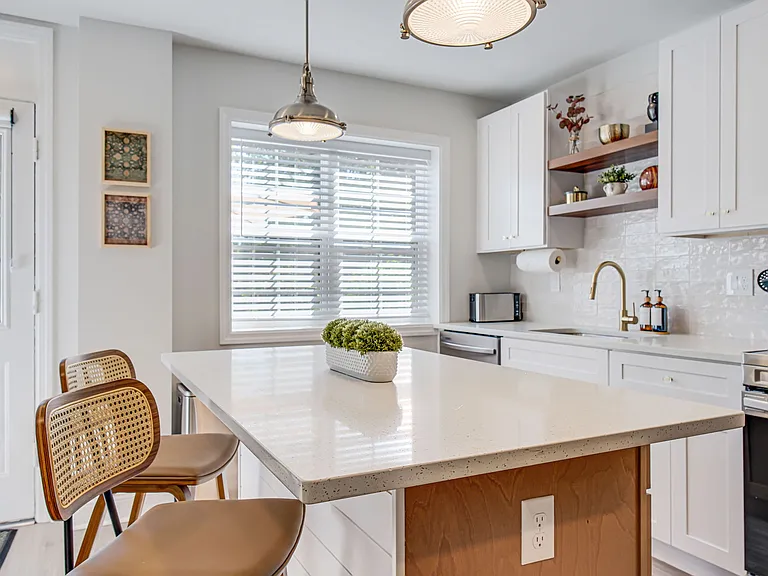 3107 Montrose Ave — Photo 13