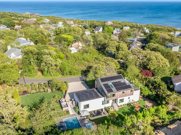 29 Monroe Dr, Montauk, NY 11954