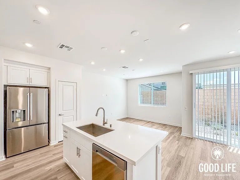 7006 Solara Way — Photo 4