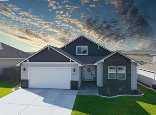 10375 W 17th Pl, Kennewick, WA 99338
